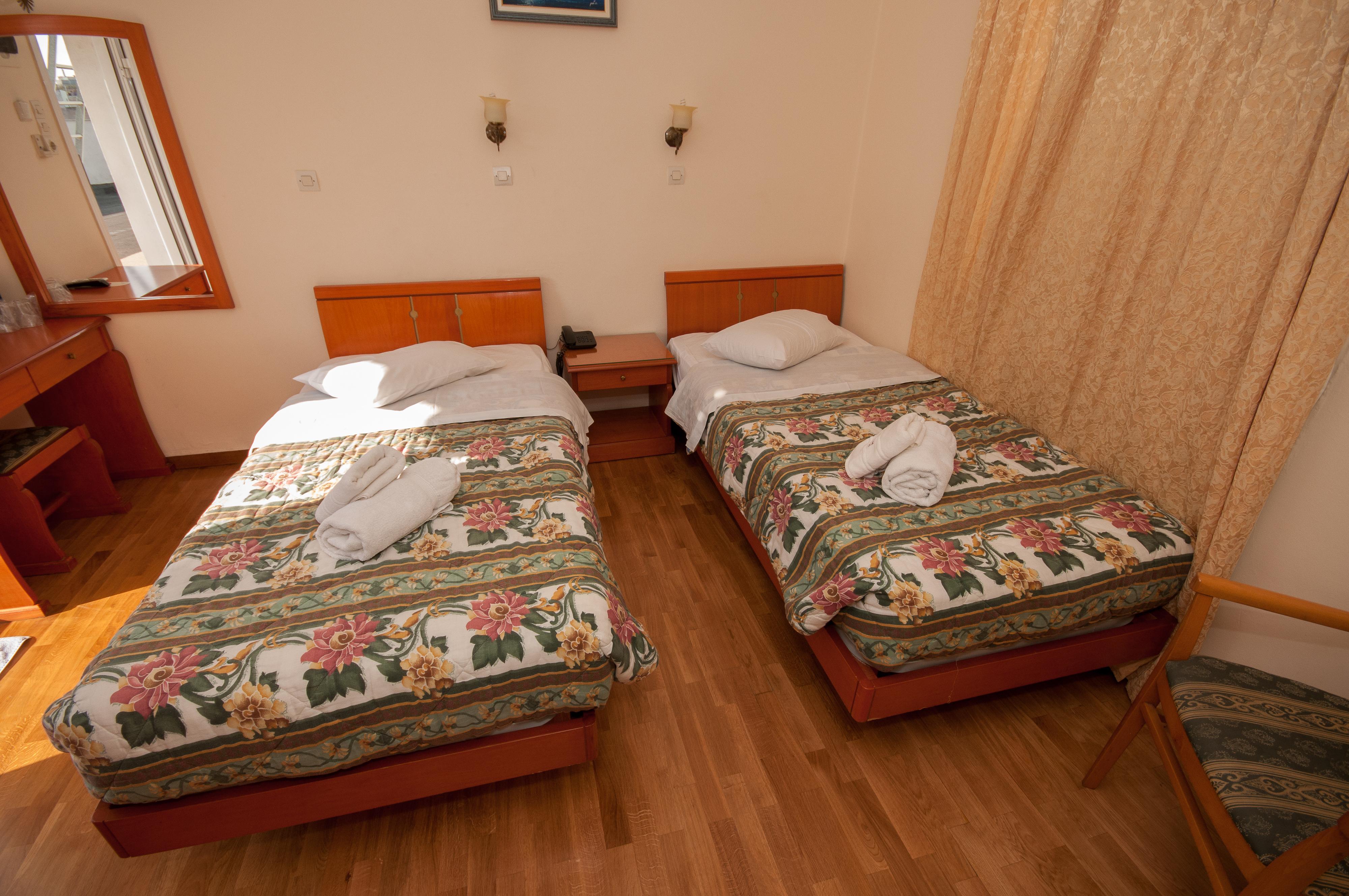 Otel Cecil 2*